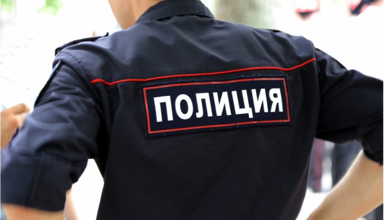 В Якутии мужчина совершил наезд на полицейского