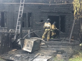 При пожаре в жилом доме на улице Лонгинова в Якутске погибли два человека 