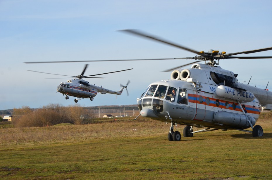 На тушении лесных пожаров в Якутии продолжает работать авиация МЧС России