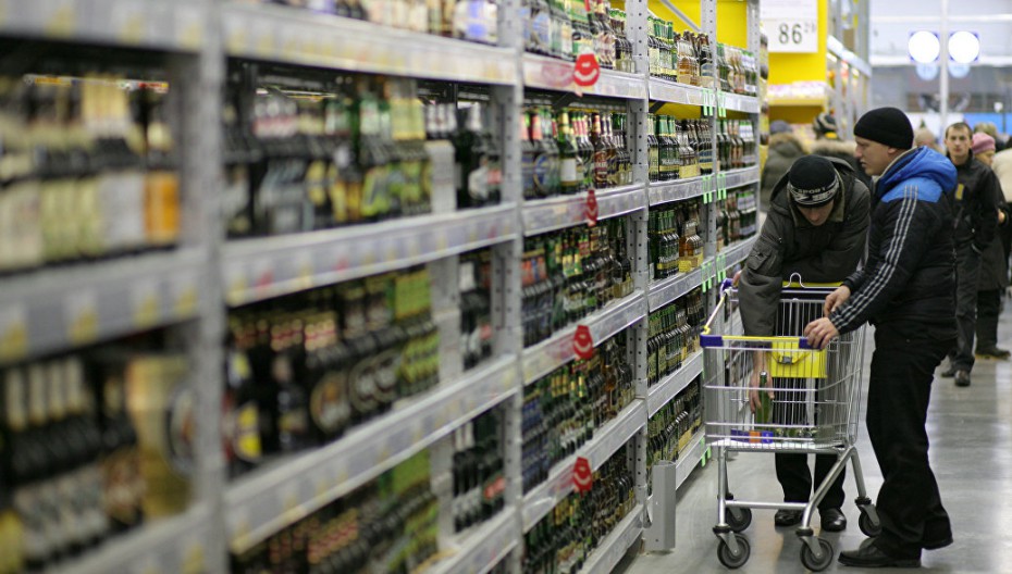 СМИ: в Минздраве рассматривают идею запрета продажи алкоголя в выходные