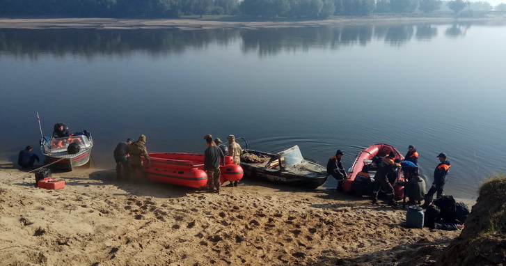 Два пассажира перевернувшейся на реке Лене лодки до сих пор не найдены