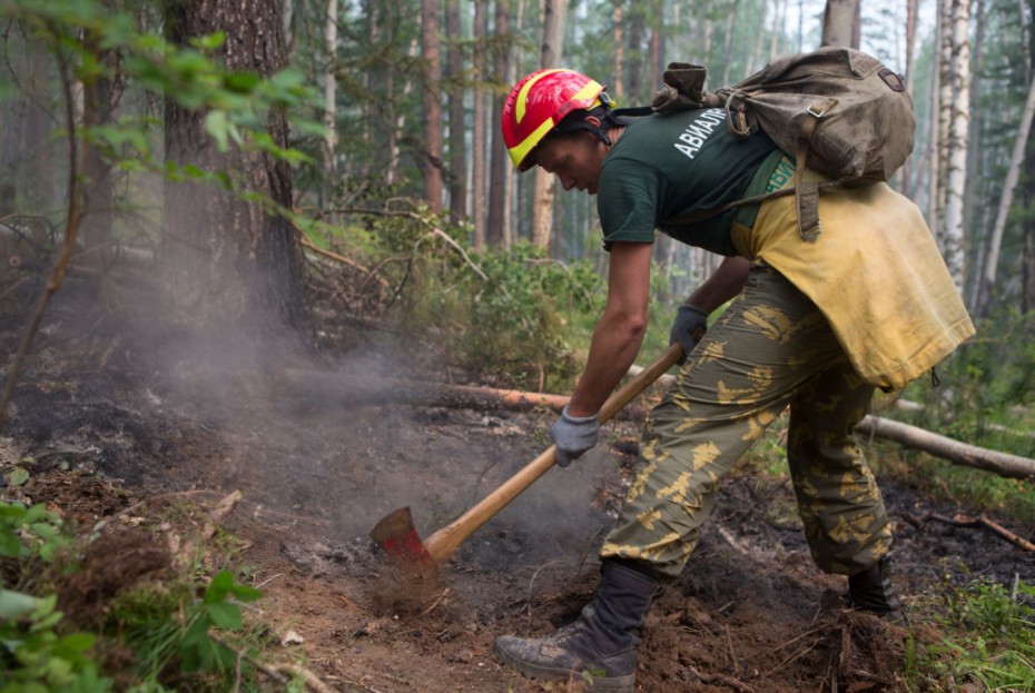 Рослесхоз рекомендует Якутии привлечь на тушение труднодоступных лесных пожаров силы парашютистов