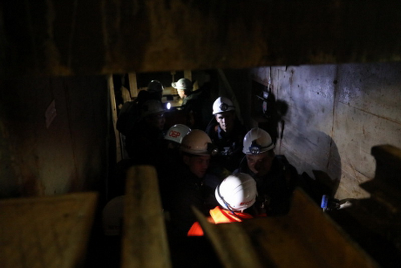 На руднике «Мир» в Якутии продолжаются поисково-спасательные работы