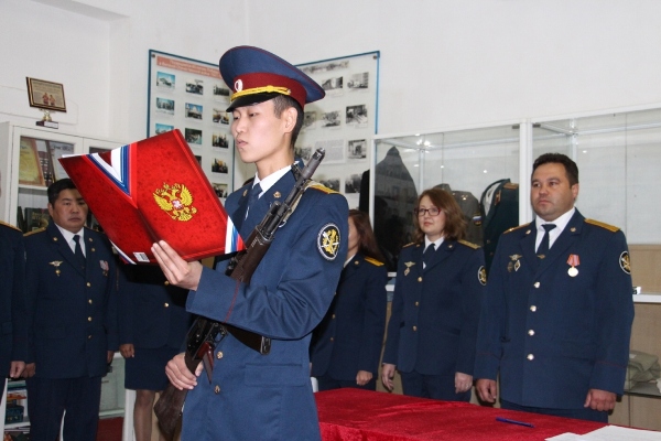 В Якутии молодые сотрудники исправительной колонии №1 приняли присягу