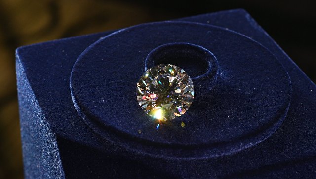 АЛРОСА представит на ВЭФ коллекцию бриллиантов "Династия"
