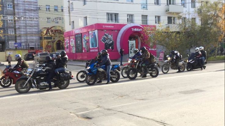 По улицам Якутска проехалась многочисленная колонна байкеров ВИДЕО
