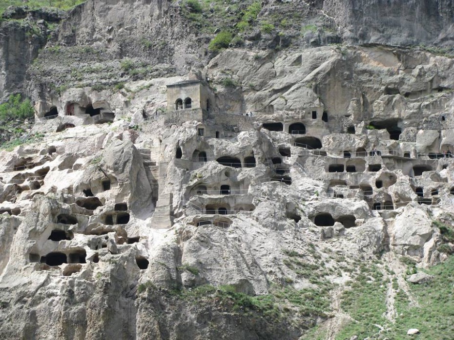 Пещерный город Вардзия: история о грузинской царице Тамаре 