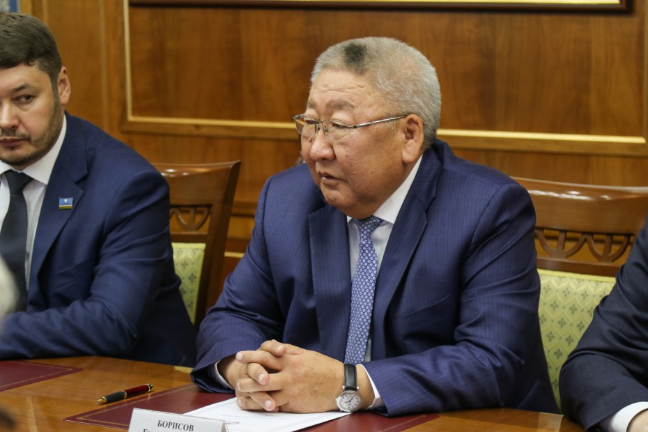 Глава Якутии предложил Конституционному суду заняться разъяснительной работой