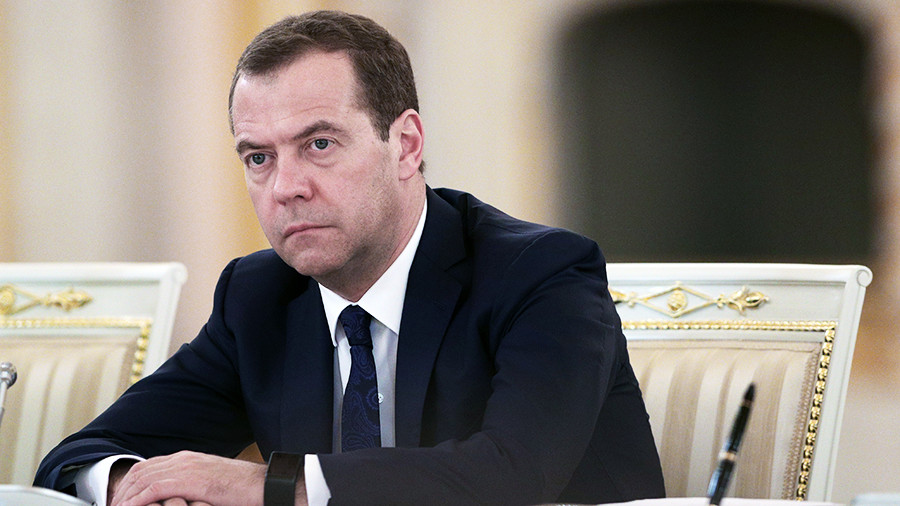 Дмитрий Медведев утвердил правила пользования кадилом и лампадами