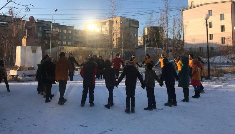 В Якутске проведена акция "Птичкам трудно зимовать, птичкам нужно помогать"