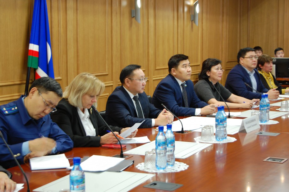 Первый зампред правительства Якутии провел заседание по ситуации в Усть-Нере