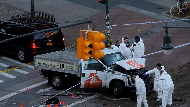 В Нью-Йорке водитель на фургоне сбил несколько человек