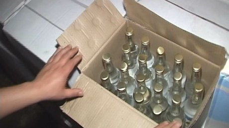 Сотрудники транспортной полиции Якутии изъяли из незаконного оборота 60 бутылок контрафактного алкоголя