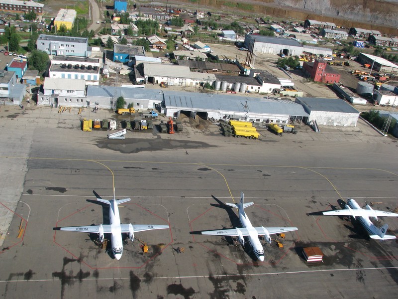 В аэропорту «Мирный» завершился ремонт взлетно-посадочной полосы