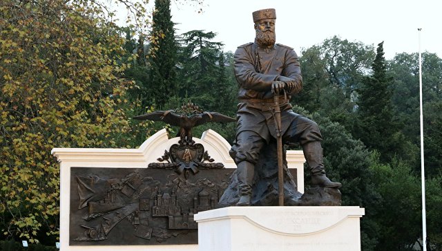 В памятнике Александру III якутяне увидели сходство с памятником Петру Бекетову