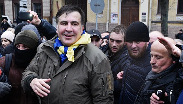 Сторонники Саакашвили освободили его из автомобиля украинских силовиков