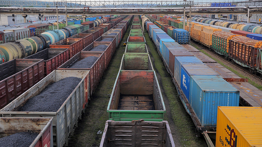 Больше 150 грузовых и пассажирских поездов пущены в обход Украины