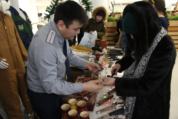 Исправительные учреждения Якутии представили свою продукцию на новогодней выставке-ярмарке