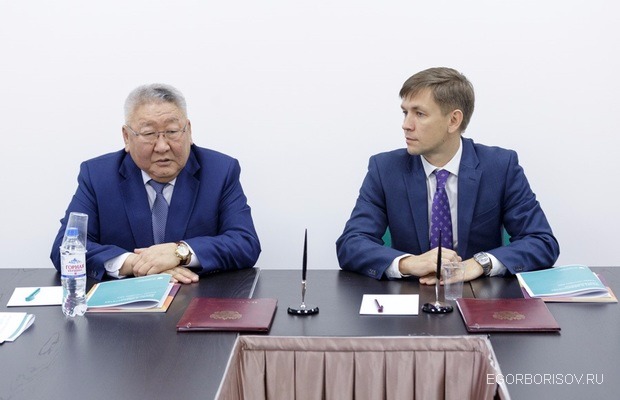 Глава Якутии подписал соглашение о сотрудничестве с Аналитическим центром при Правительстве РФ