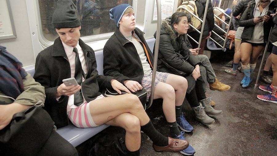 Флешмоб «В метро без штанов» прошел в разных странах мира