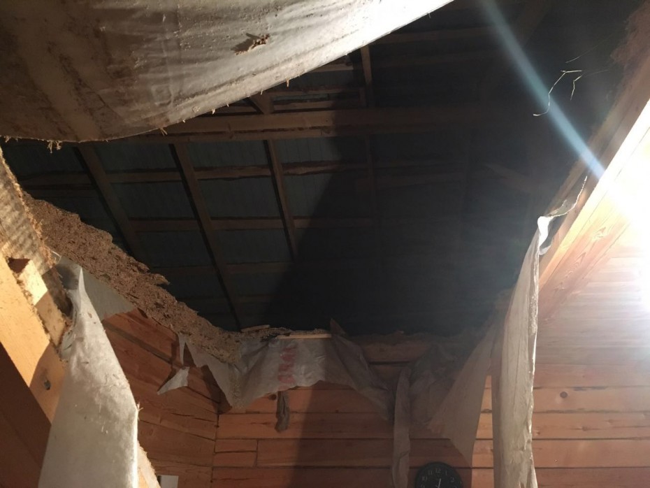 Следователи начали проверку по факту обрушения потолка в доме в Сунтаре 