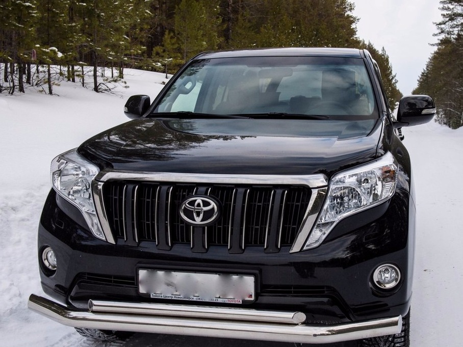 В Якутске сгорел гараж с автомобилем Toyota Land Cruiser Prado