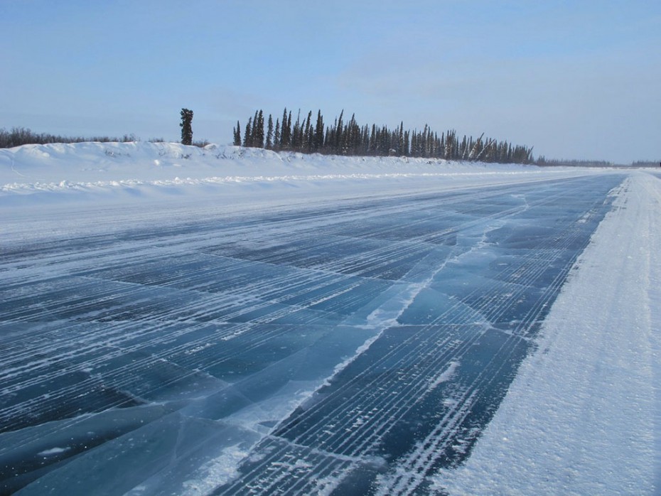 На ледовых переправах через реки Мома и Индигирка в Якутии повышена грузоподъемность 