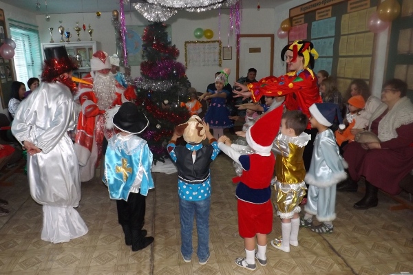 В новогодние каникулы сотрудники исправительных учреждений провели для детей праздничные мероприятия