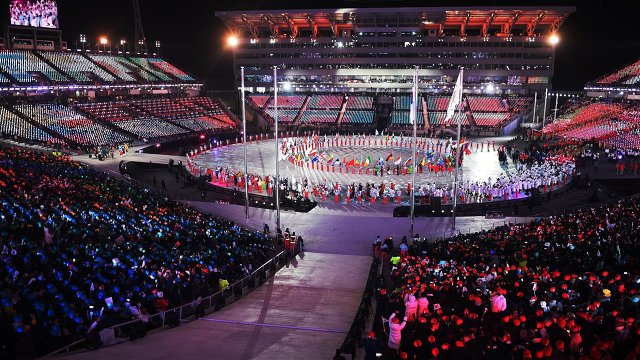Олимпийский флаг доставлен из Пхенчхана в Пекин