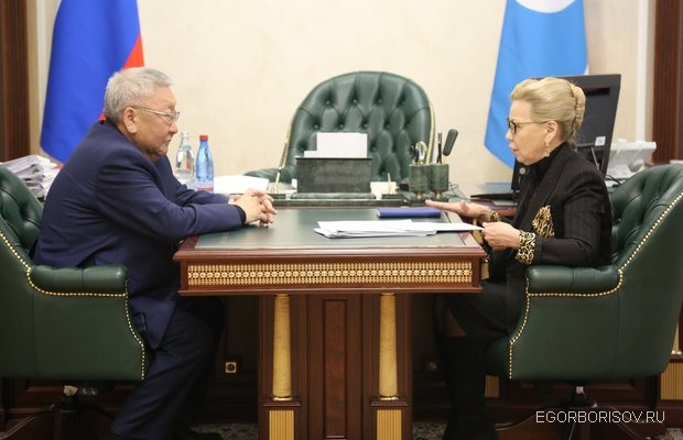 Глава Якутии встретился с депутатом Госдумы Галиной Данчиковой