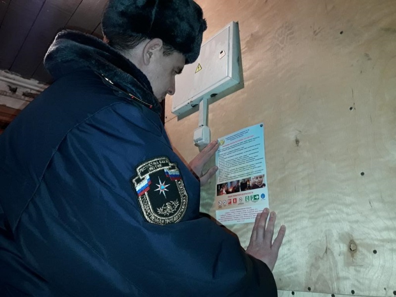 Пожарные Якутии проводят профилактическую работу в жилом секторе