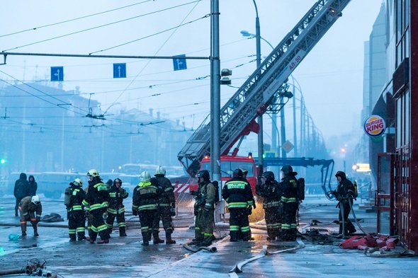 Премьеру Медведеву доложили о мерах, которые предпринимаются в связи с пожаром в Кемерово 