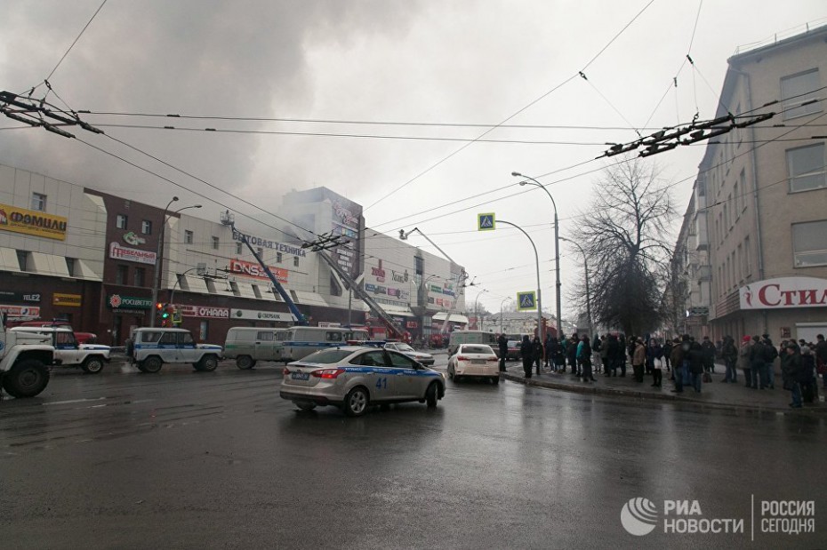 Президент Путин выразил соболезнования родственникам погибших в пожаре в ТЦ в Кемерово 