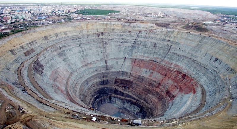 АЛРОСА выплатит по миллиону рублей за проекты по возобновлению работ на руднике «Мир»