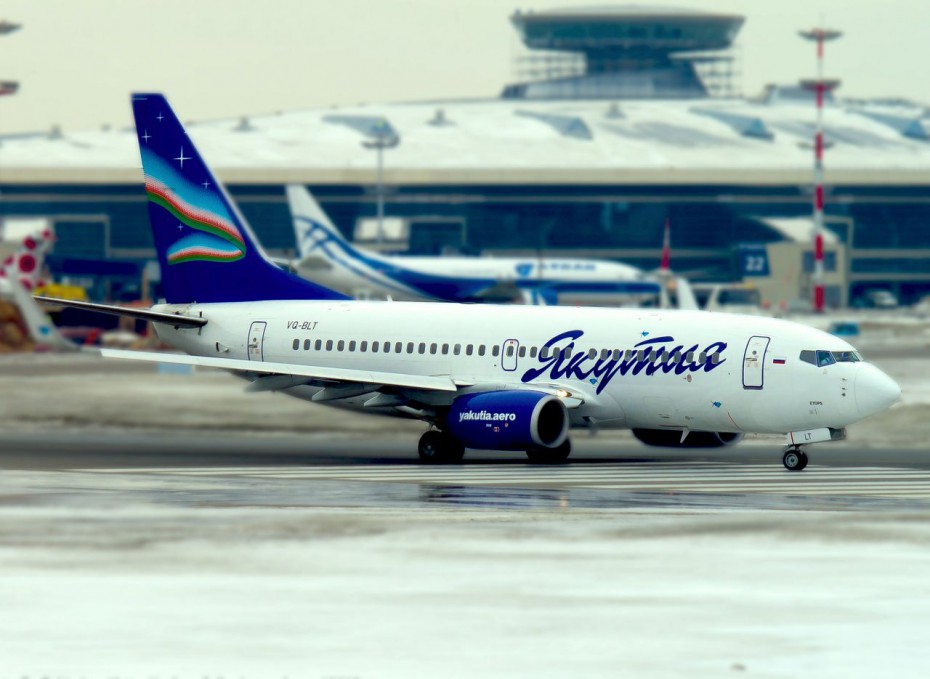 Boeing 737 АК "Якутия" совершил вынужденную посадку в Нижневартовске 