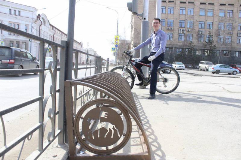 На площади Ленина в Якутске установили велопарковку на 20 мест 