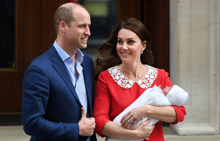 Кейт Миддлтон и принц Уильям впервые показали новорожденного сына