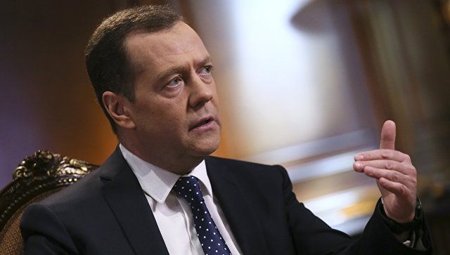Премьер Медведев анонсировал повышение пенсионного возраста 