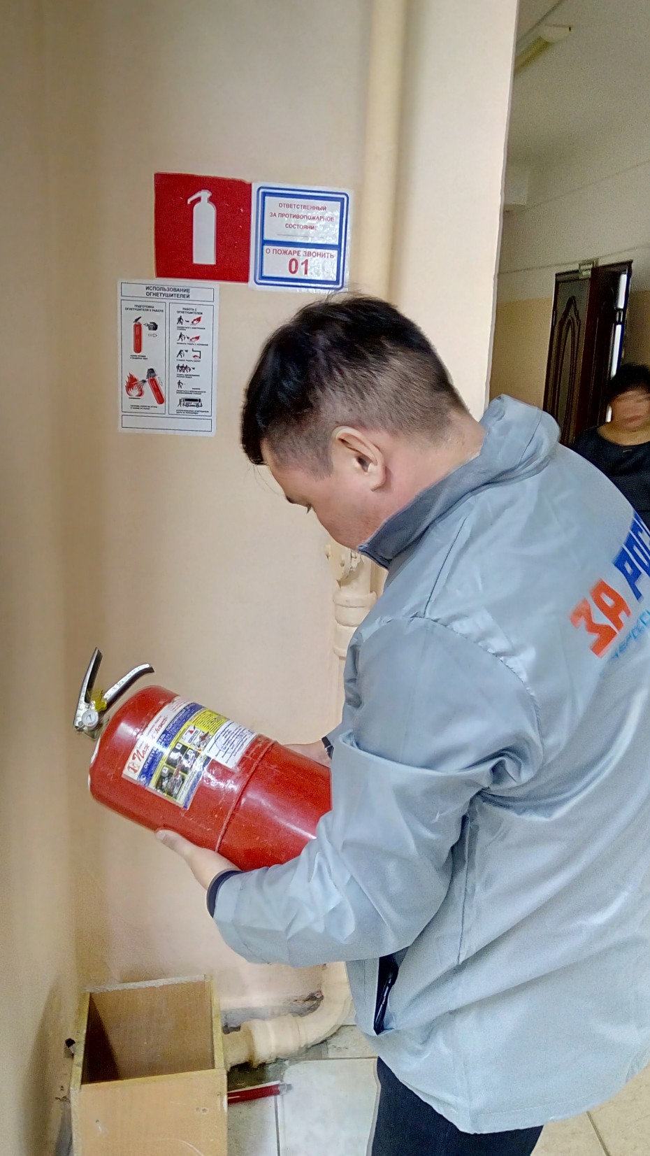 Активисты ОНФ обследовали противопожарную безопасность школ Якутска
