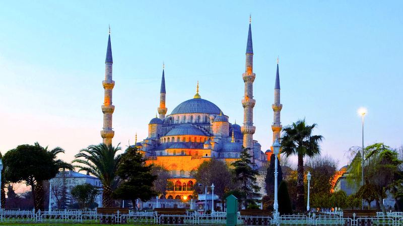 Москва и Стамбул - самые популярные направления для путешествий россиян