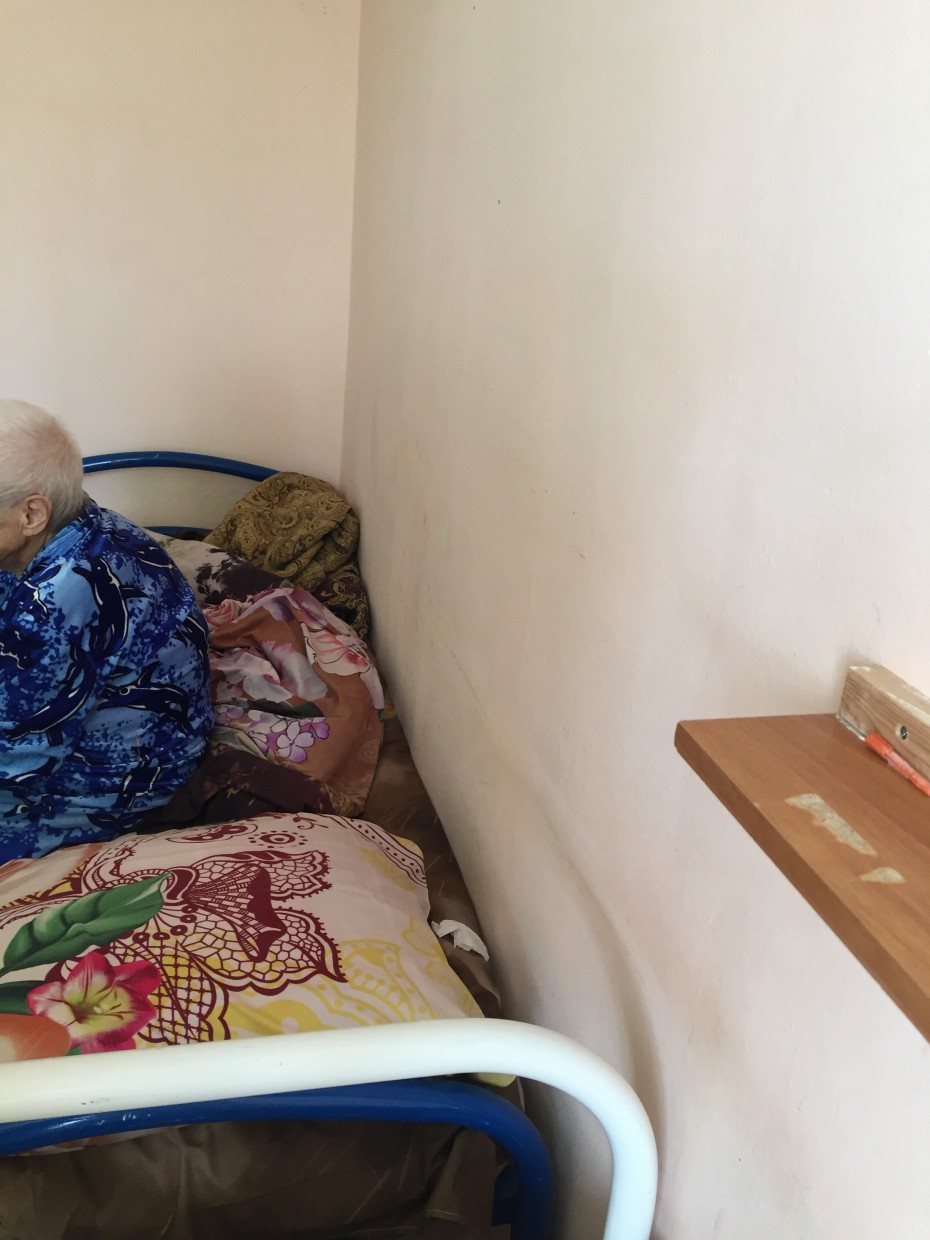 Как поживает баба Надя? Старушка, умиравшая в квартире, хочет вернуться из дома престарелых домой