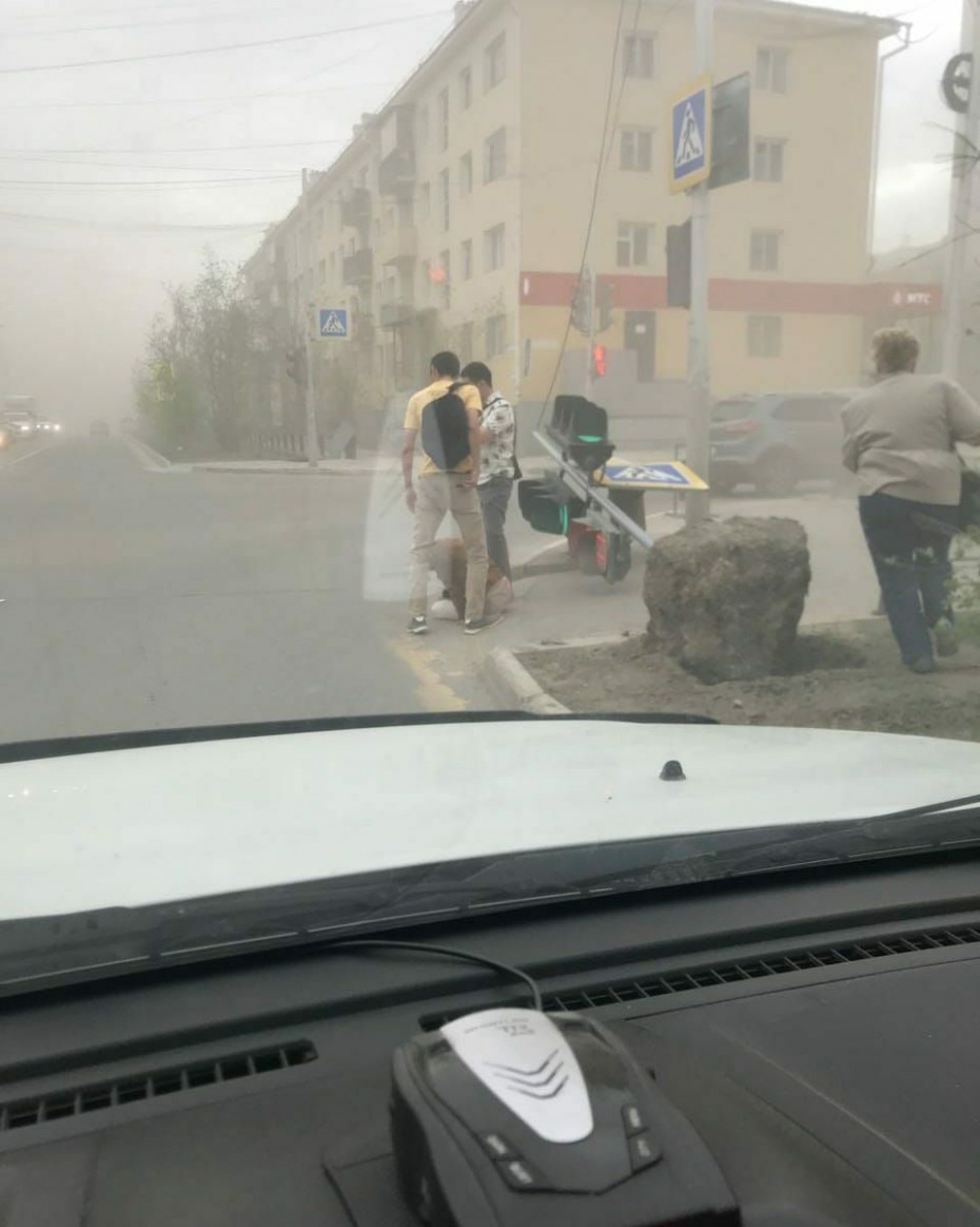 В центральной Якутии ураганный ветер повредил подстанции