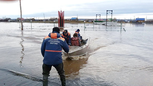 Дополнительные силы спасателей МЧС России направят в Якутию