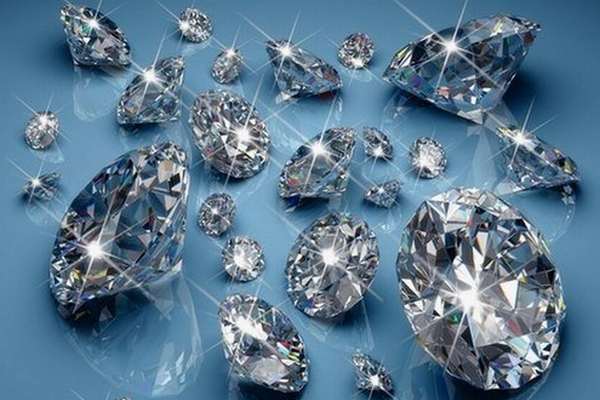 АЛРОСА реализовала крупные алмазы в Гонконге на $10,4 млн