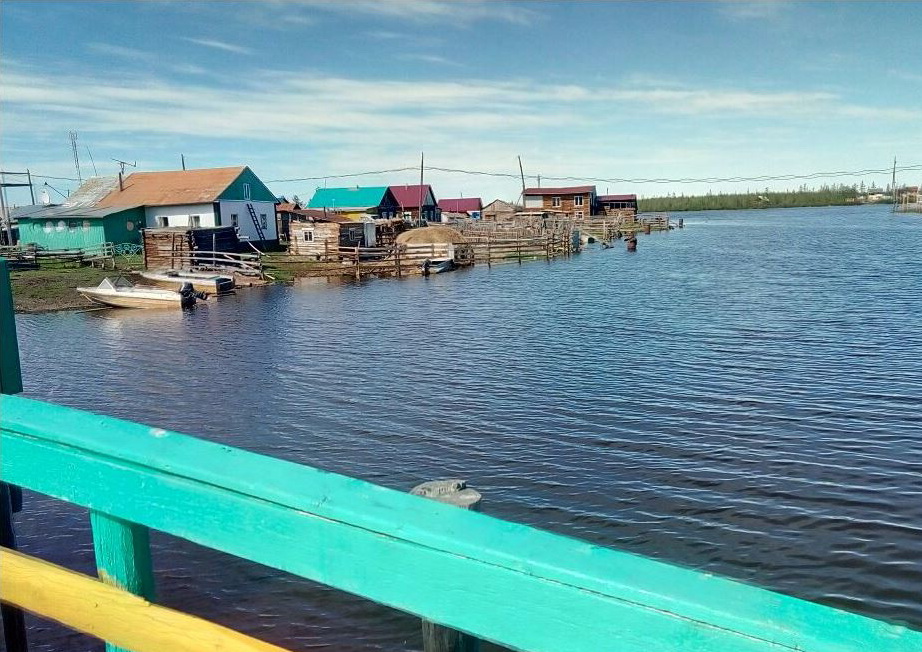 Село сватай. Река Алазея. Среднеколымск Якутия. Село Сватай Якутия. Природа Среднеколымска.