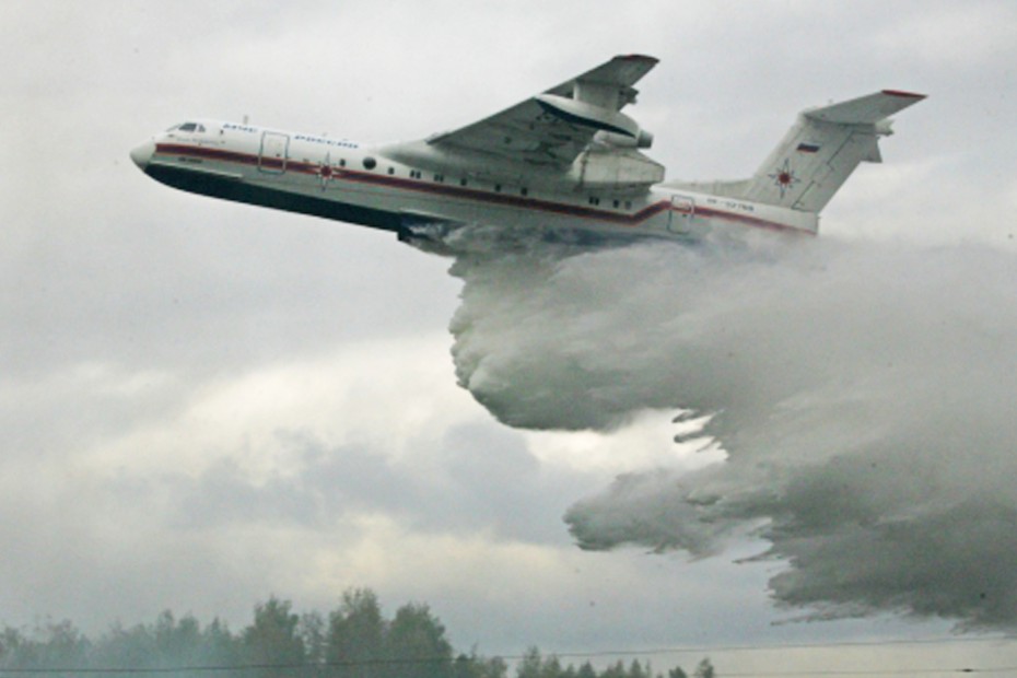 Самолет-амфибия сбросил на очаги пожаров в Якутии более 500 тонн воды