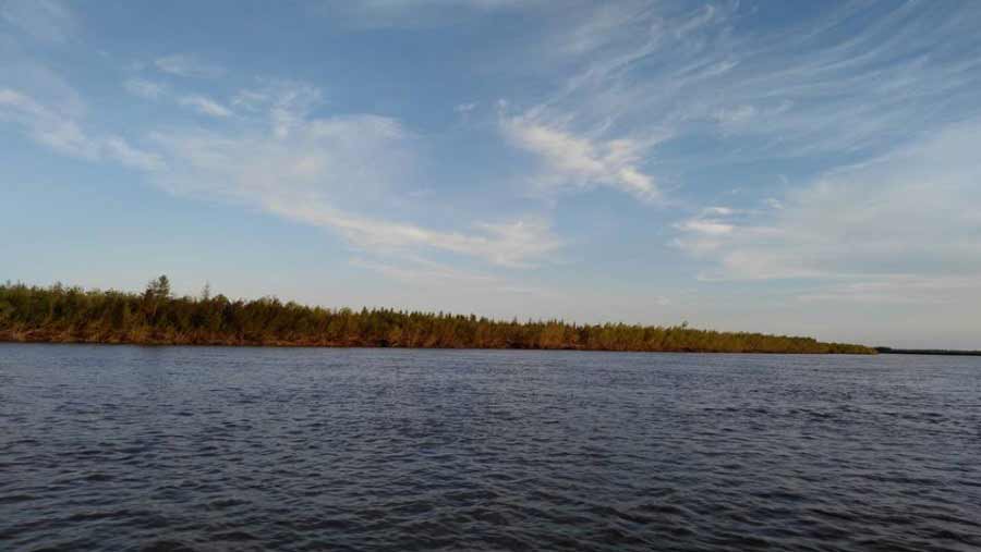 В Оймяконском районе двое мужчин пропали во время переправы через реку