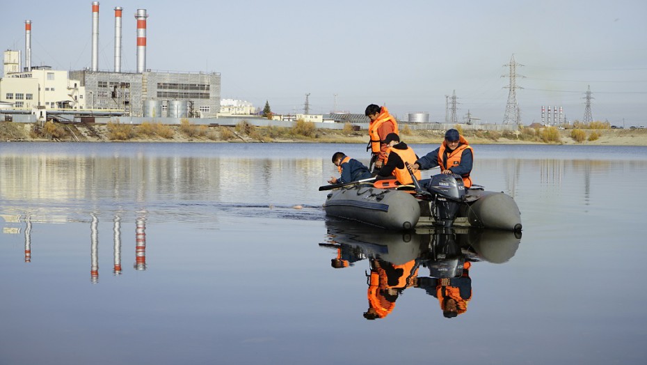 Спасатели-водолазы извлекли тело мужчины из водохранилища в Якутске