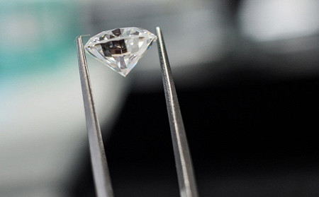 АЛРОСА реализовала крупные алмазы в Гонконге на $10,7 млн