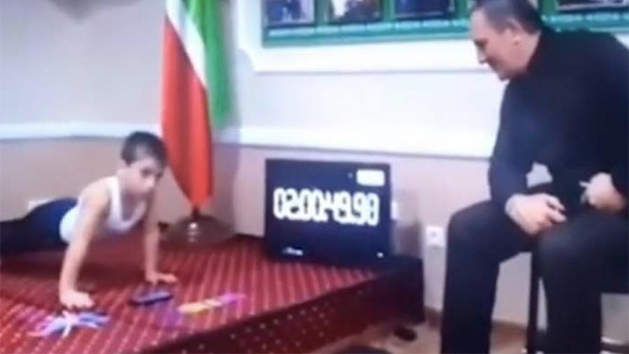 Пятилетний мальчик из Чечни отжался более 4 тысяч раз за 2,5 часа